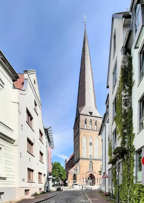 Ueber Den Daechern Der Altstadt Росток Екстериор снимка