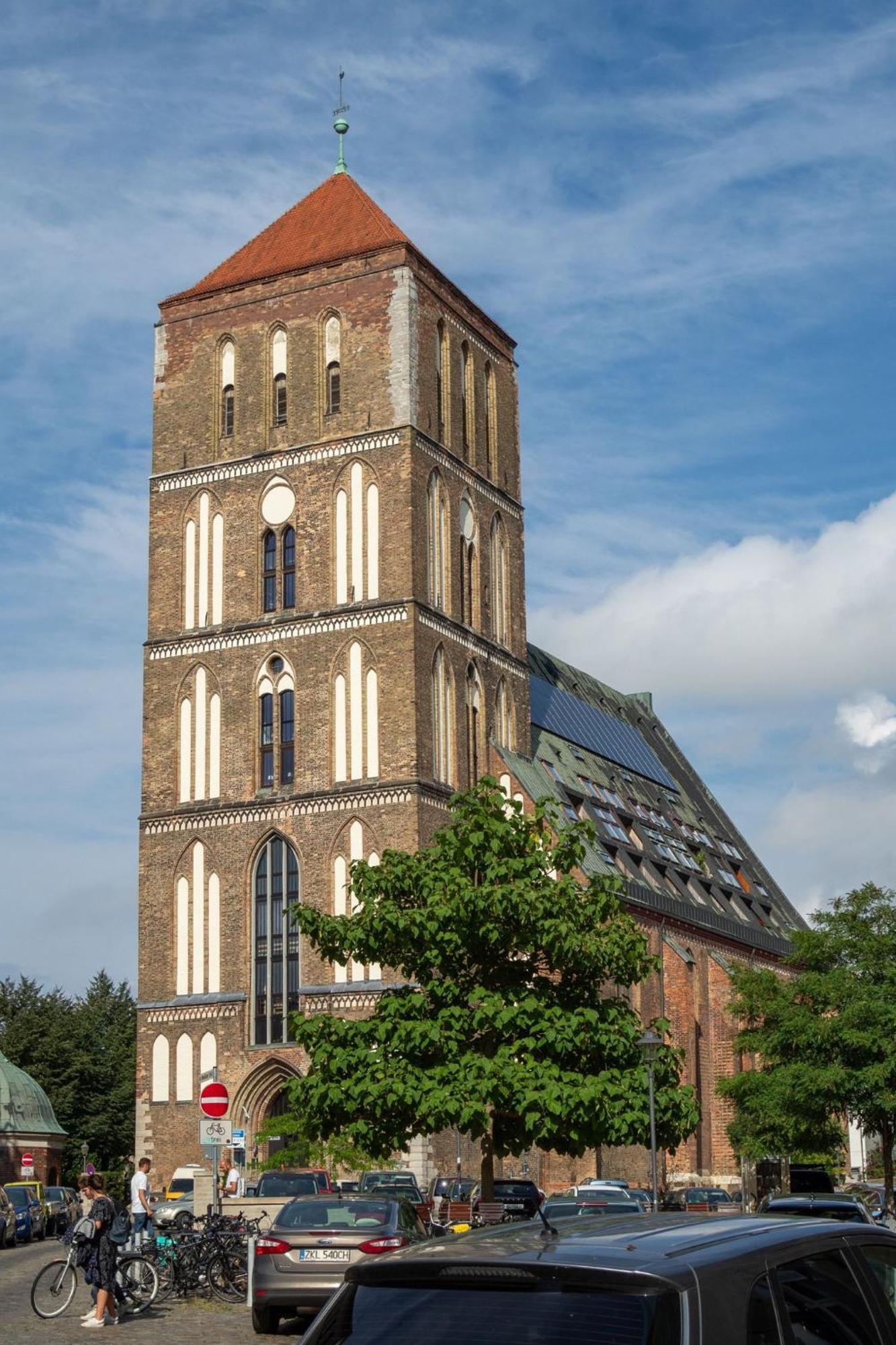 Ueber Den Daechern Der Altstadt Росток Екстериор снимка